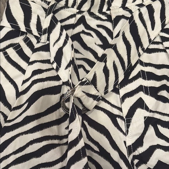 Marissa Webb Zebra Print High-Waisted Shorts Size 2 - Picture 4 of 4